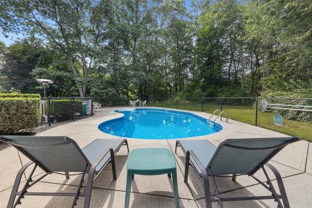 4 Blueberry Lane, Norfolk, MA 02056