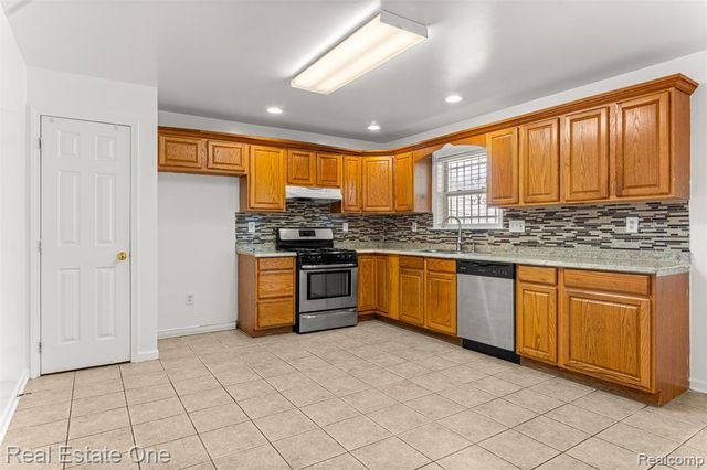 1625 Ferney Street, Dearborn Heights, MI 48120