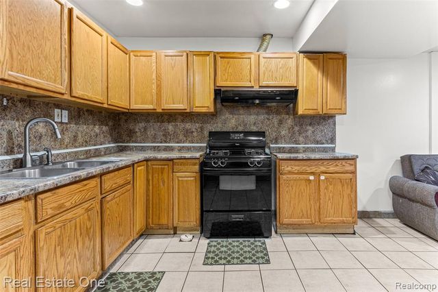 1625 Ferney Street, Dearborn Heights, MI 48120