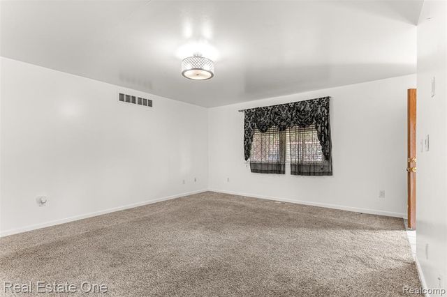 1625 Ferney Street, Dearborn Heights, MI 48120