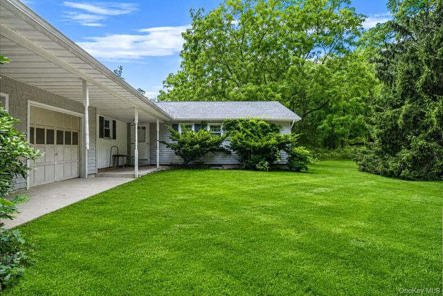 42 E Bartlett Road, Middle Island, NY 11953