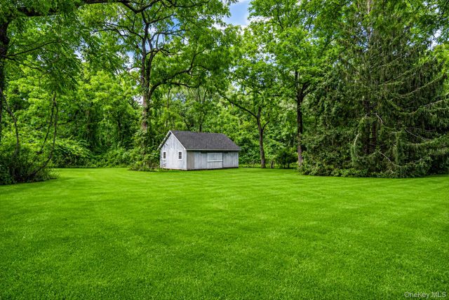 42 E Bartlett Road, Middle Island, NY 11953
