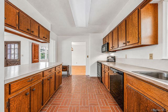 42 E Bartlett Road, Middle Island, NY 11953