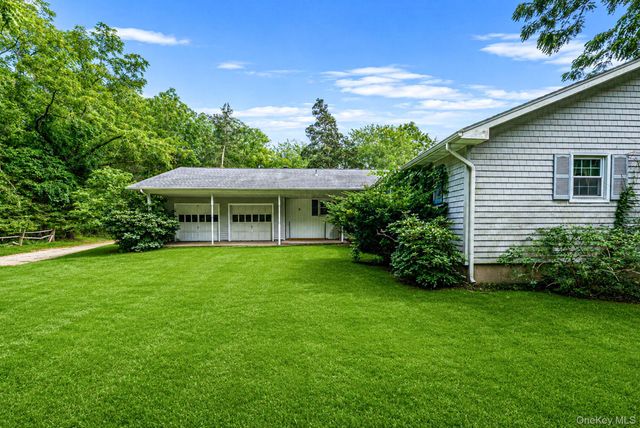 42 E Bartlett Road, Middle Island, NY 11953