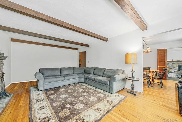 42 E Bartlett Road, Middle Island, NY 11953