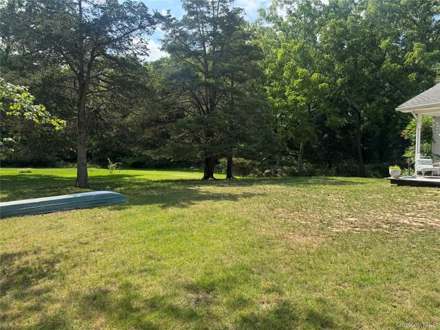 42 E Bartlett Road, Middle Island, NY 11953