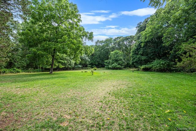 42 E Bartlett Road, Middle Island, NY 11953