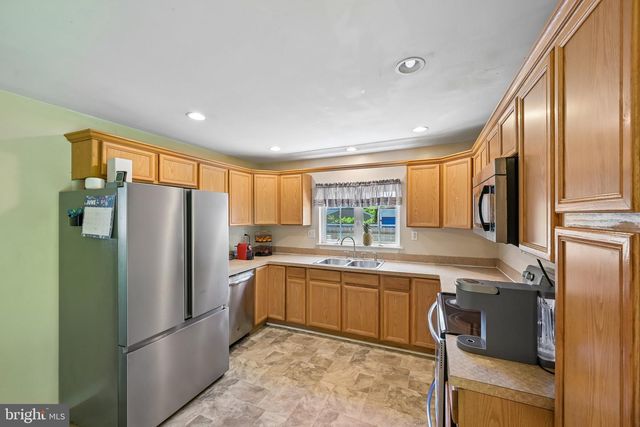 1440 CENTRE ST, Levittown, PA 19057