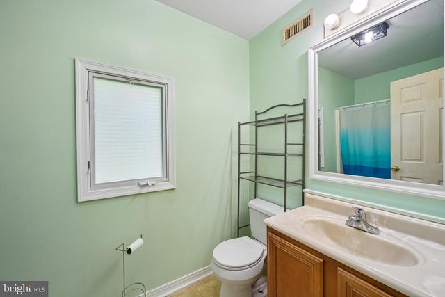 1440 CENTRE ST, Levittown, PA 19057
