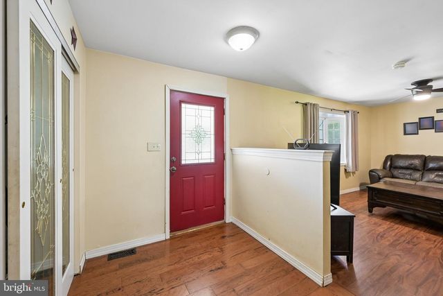 1440 CENTRE ST, Levittown, PA 19057