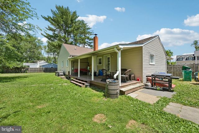 1440 CENTRE ST, Levittown, PA 19057