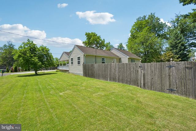 1440 CENTRE ST, Levittown, PA 19057