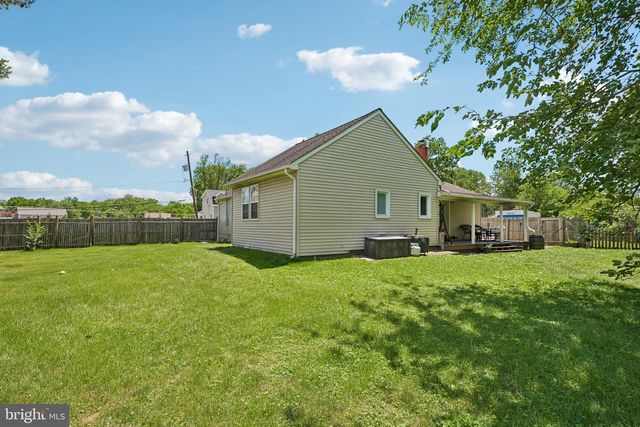 1440 CENTRE ST, Levittown, PA 19057