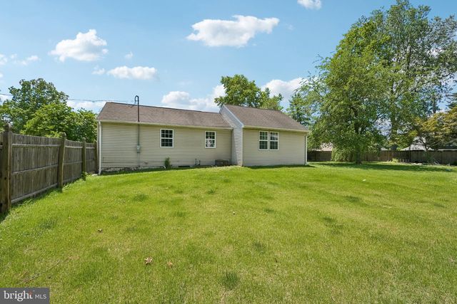 1440 CENTRE ST, Levittown, PA 19057
