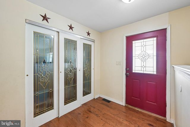 1440 CENTRE ST, Levittown, PA 19057