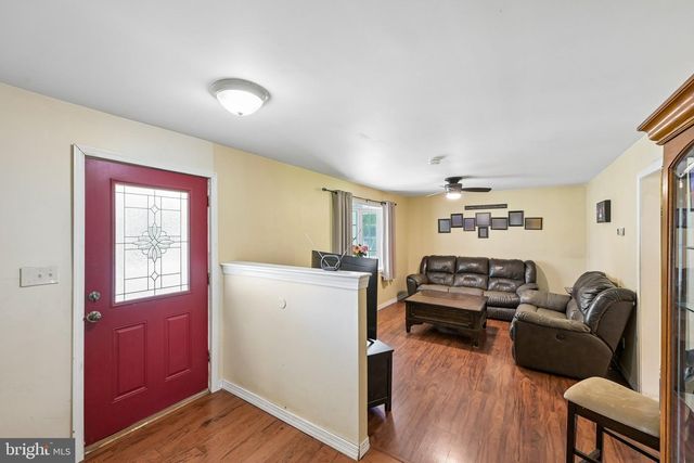 1440 CENTRE ST, Levittown, PA 19057