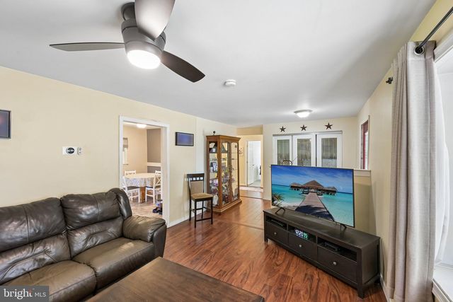 1440 CENTRE ST, Levittown, PA 19057