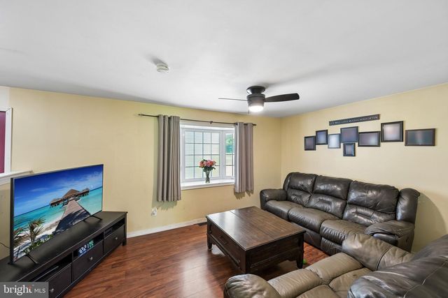 1440 CENTRE ST, Levittown, PA 19057