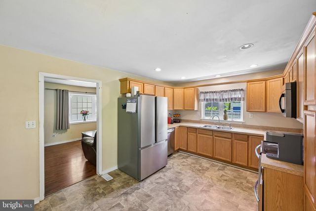 1440 CENTRE ST, Levittown, PA 19057