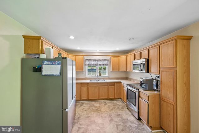 1440 CENTRE ST, Levittown, PA 19057