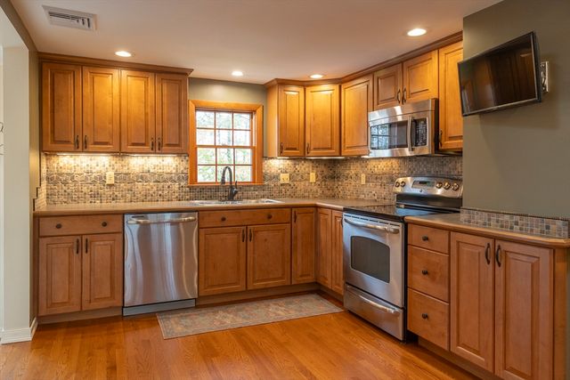 9 Church St, Douglas, MA 01516