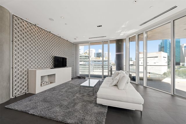 2408 Victory Park Lane 735, Dallas, TX 75219