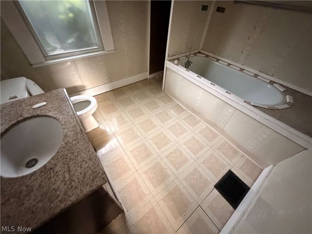 7813 Harvard Avenue, Cleveland, OH 44105