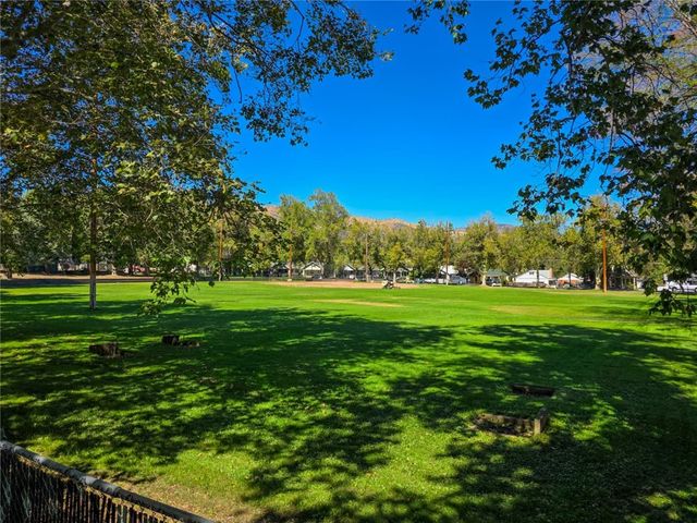 614 Lane, Yreka, CA 96097