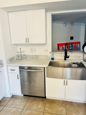2011 Spenwick Drive 425, Houston, TX 77055