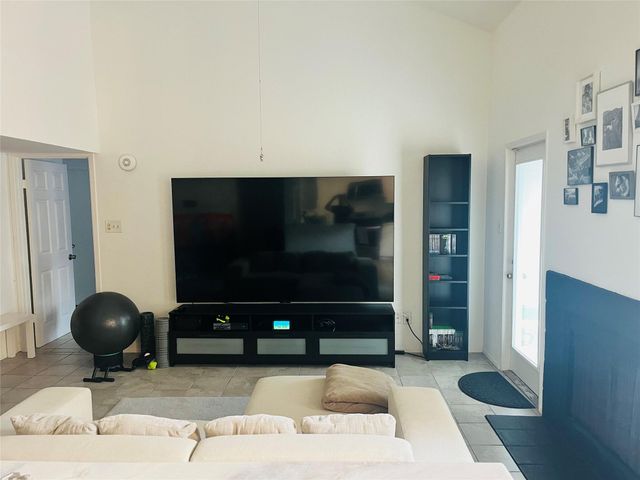 2011 Spenwick Drive 425, Houston, TX 77055