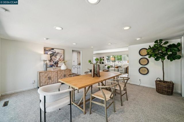 326 Dogwood Dr, Walnut Creek, CA 94598