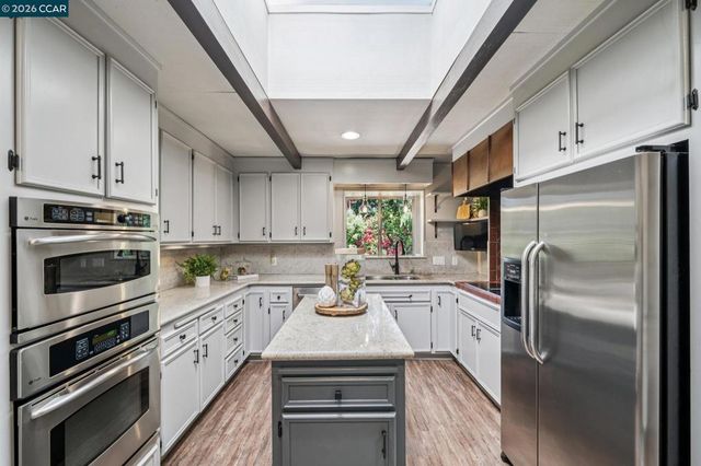 326 Dogwood Dr, Walnut Creek, CA 94598
