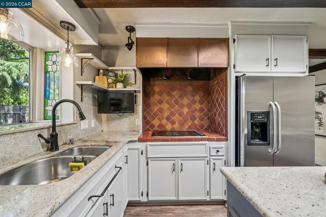 326 Dogwood Dr, Walnut Creek, CA 94598