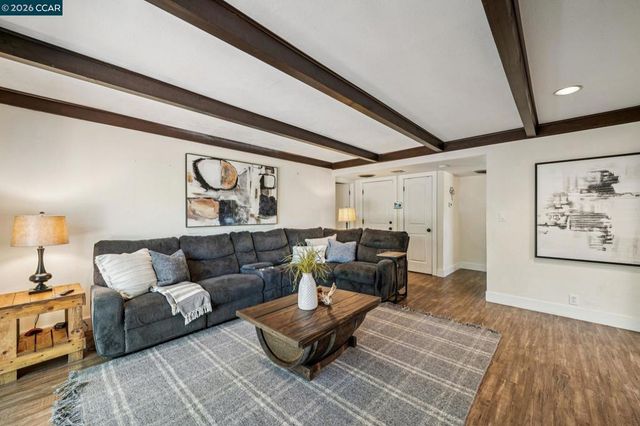 326 Dogwood Dr, Walnut Creek, CA 94598