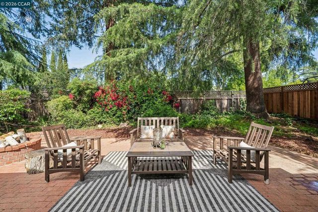 326 Dogwood Dr, Walnut Creek, CA 94598