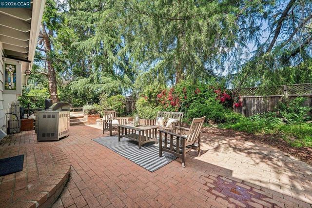 326 Dogwood Dr, Walnut Creek, CA 94598