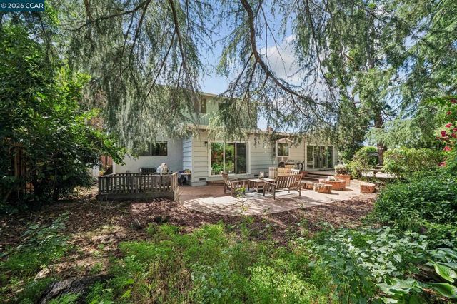326 Dogwood Dr, Walnut Creek, CA 94598