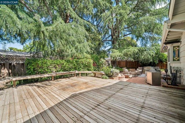 326 Dogwood Dr, Walnut Creek, CA 94598