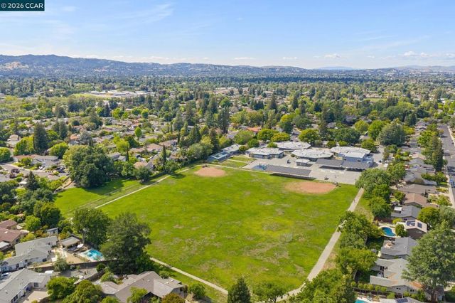 326 Dogwood Dr, Walnut Creek, CA 94598