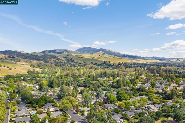 326 Dogwood Dr, Walnut Creek, CA 94598