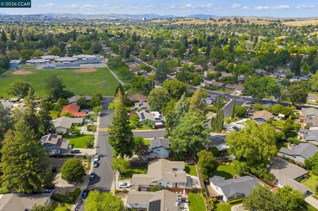 326 Dogwood Dr, Walnut Creek, CA 94598