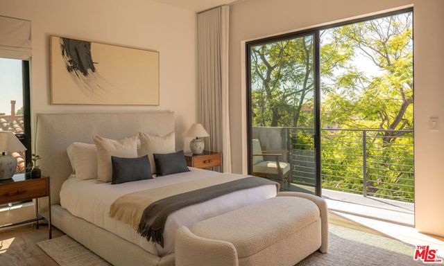 1632 Stradella Road, Los Angeles, CA 90077