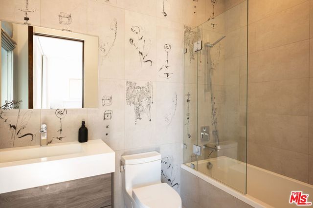 1632 Stradella Road, Los Angeles, CA 90077