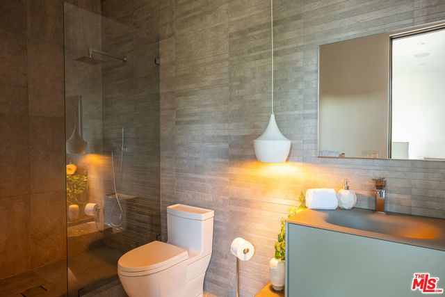 1632 Stradella Road, Los Angeles, CA 90077