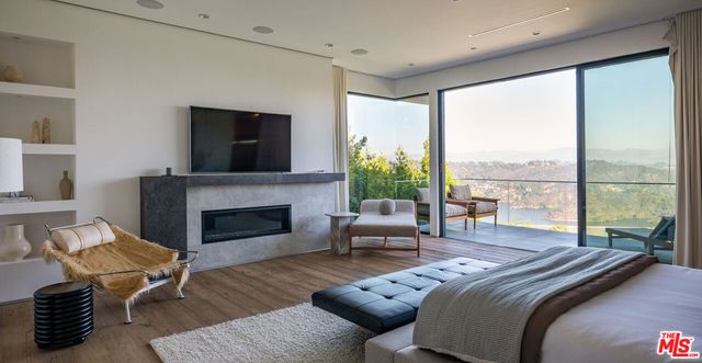 1632 Stradella Road, Los Angeles, CA 90077