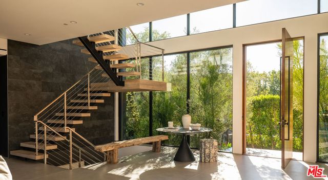 1632 Stradella Road, Los Angeles, CA 90077