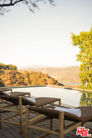 1632 Stradella Road, Los Angeles, CA 90077