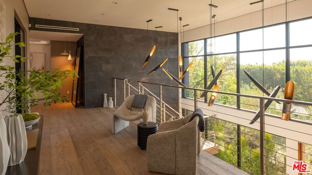 1632 Stradella Road, Los Angeles, CA 90077