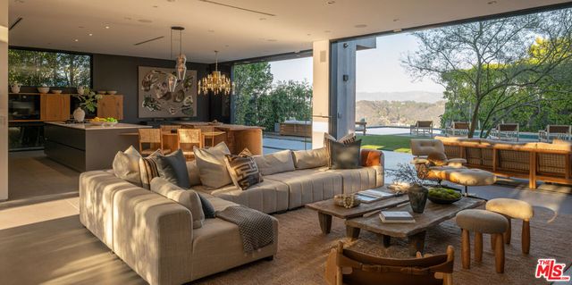 1632 Stradella Road, Los Angeles, CA 90077