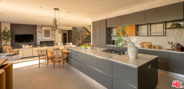 1632 Stradella Road, Los Angeles, CA 90077